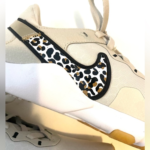 Nike leopard print sneakers. Size 7.5. - Picture 4 of 9